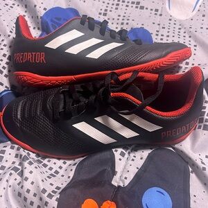 Adidas predator indoor soccer size 4